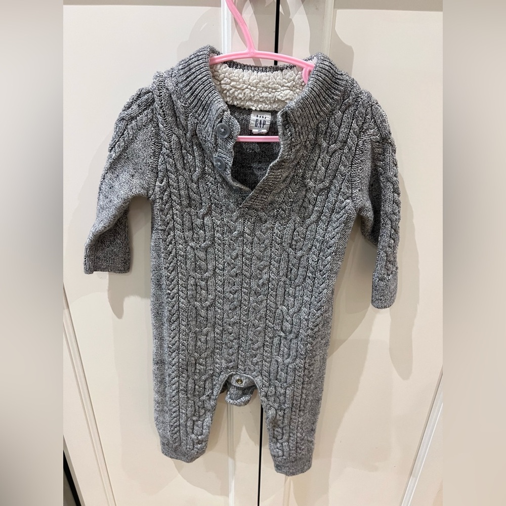 GAP Gray Cable Knit Baby Footie